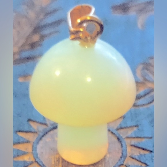 NWOT Necklace Opalite Stone Mushroom pendant on 16” goldtone link chain. - Picture 1 of 3